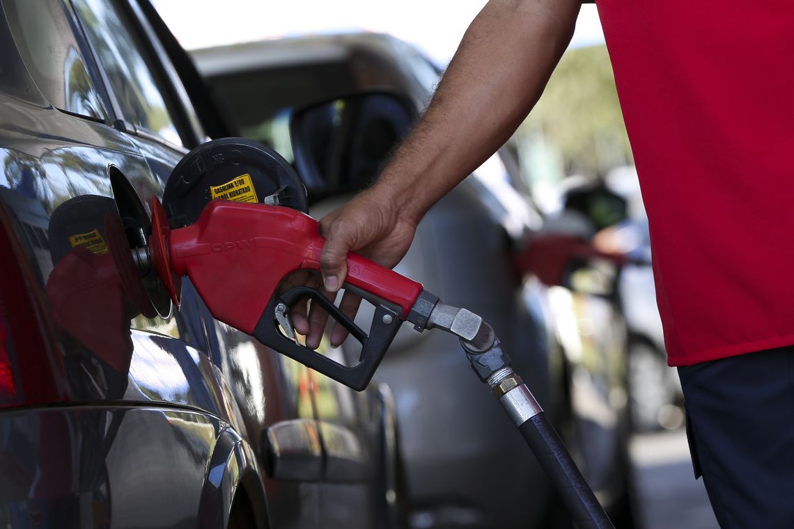  Preço médio da gasolina chega a R$ 7,26 no Paraná