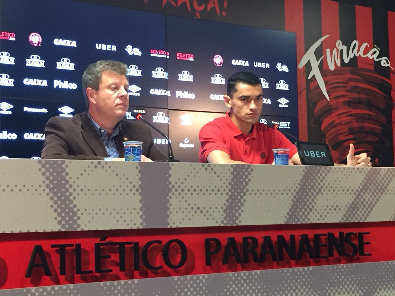  STJD denuncia Atlético e goleiro por uso de celular em jogo do Campeonato Brasileiro