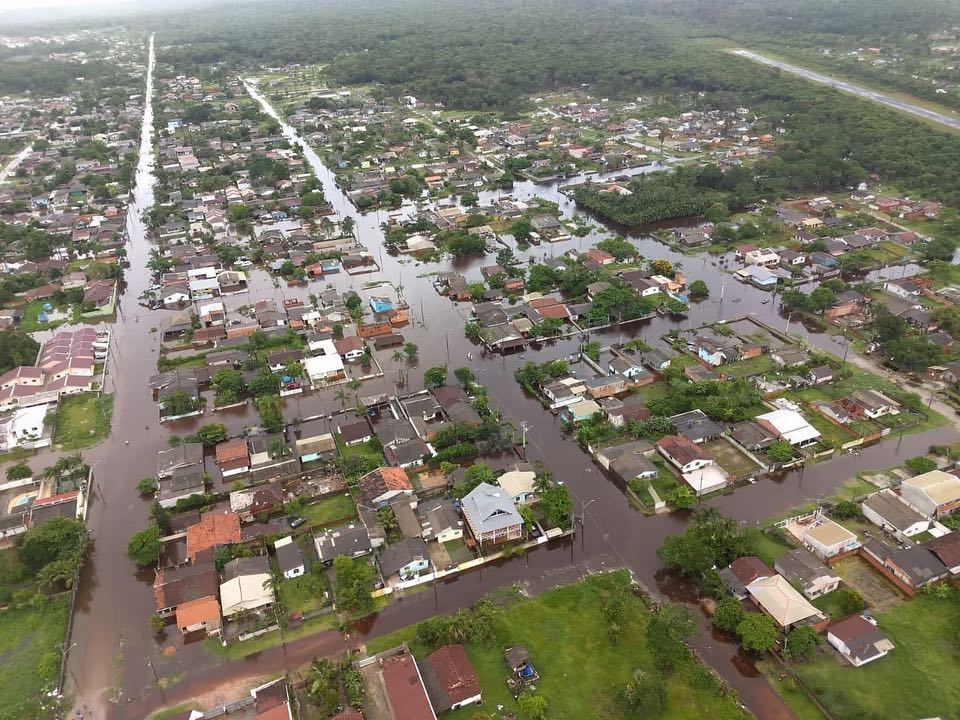  Forte chuva causa estragos no litoral do Paraná