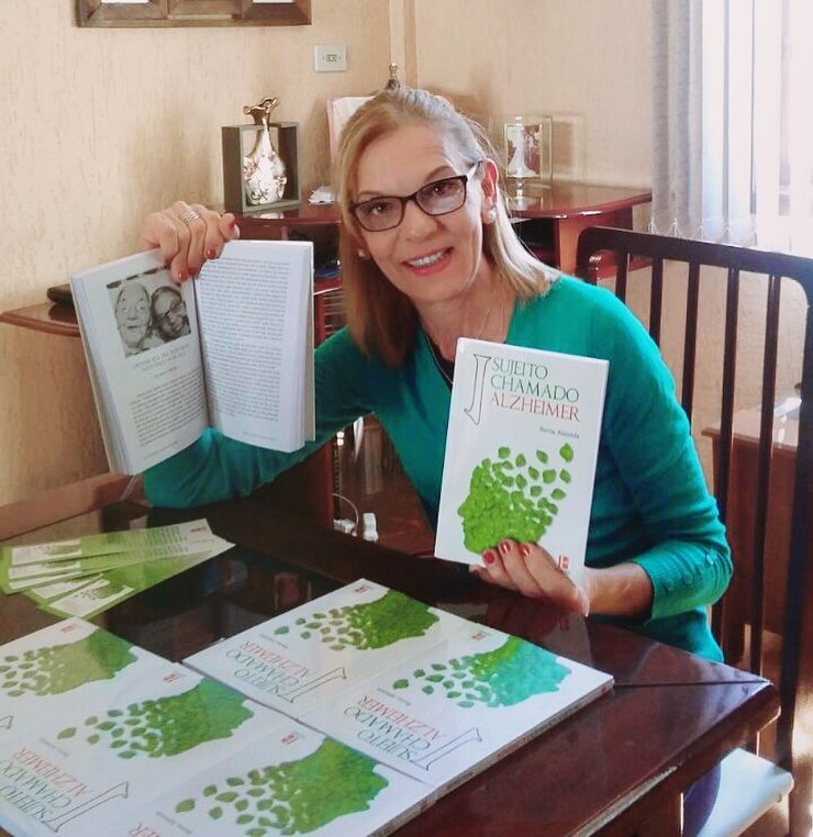  Dia de conscientização do Alzheimer: curitibana lança livro com histórias sobre a doença