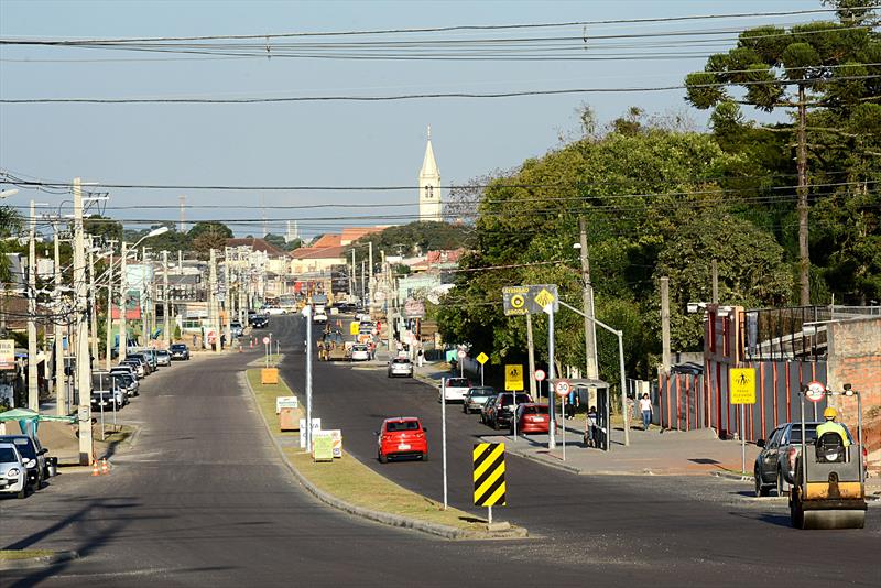 Acidente de carro na PRC-487 deixa dois feridos