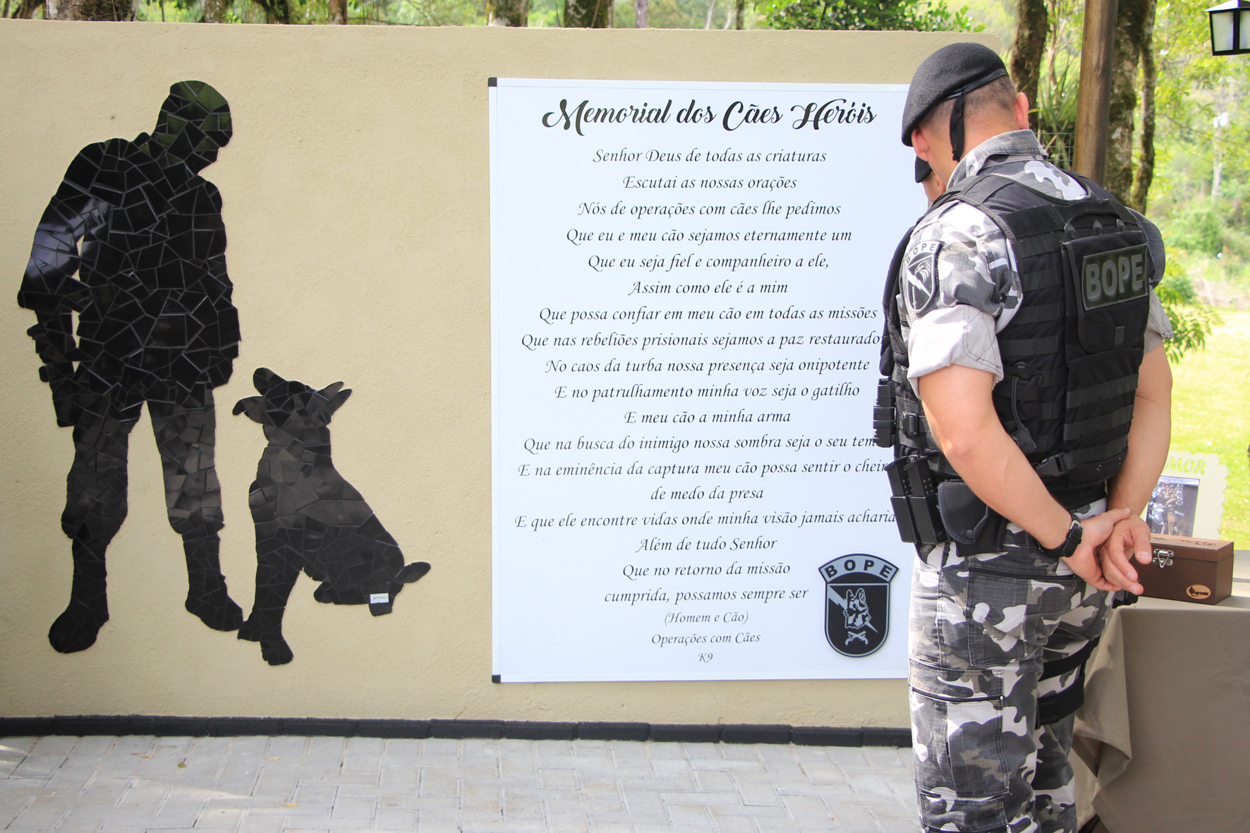  Parceria cria memorial para cães mortos da PM e do Corpo de Bombeiros