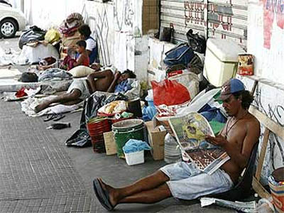  Cerca de 2500 pessoas moram nas ruas de Curitiba
