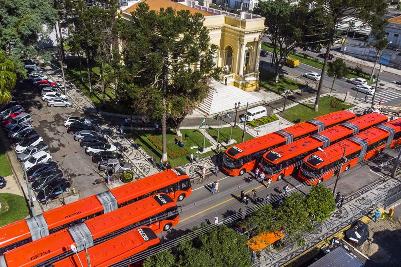  Novos ônibus do transporte coletivo são entregues pela Prefeitura