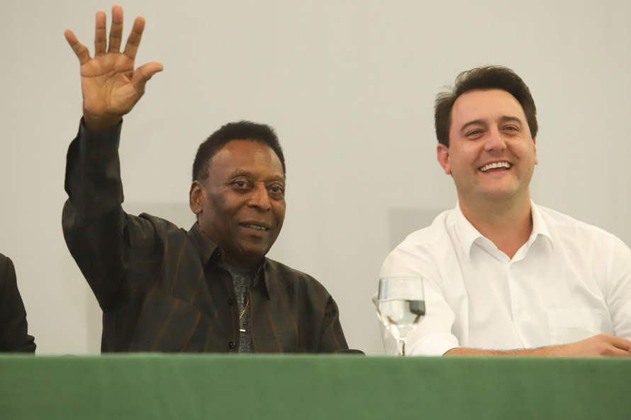  Pelé vem ao Paraná para apoiar projetos de incentivo ao esporte