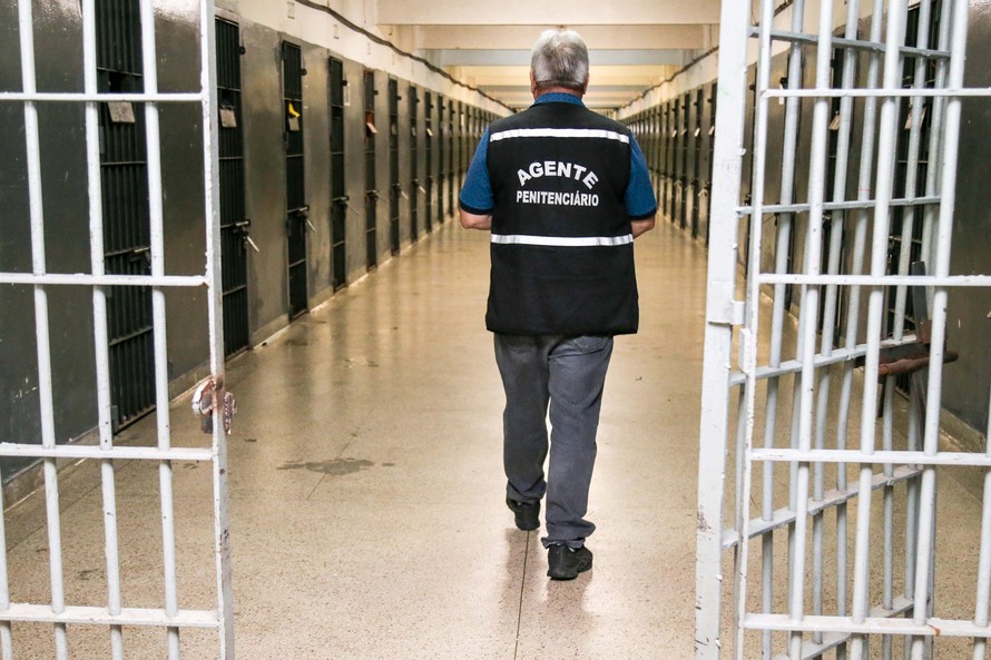  Casos da Covid-19 em agentes penitenciários aumentam 37% em uma semana no Paraná