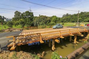 Ponte de madeira do Parque Tingui é reaberta