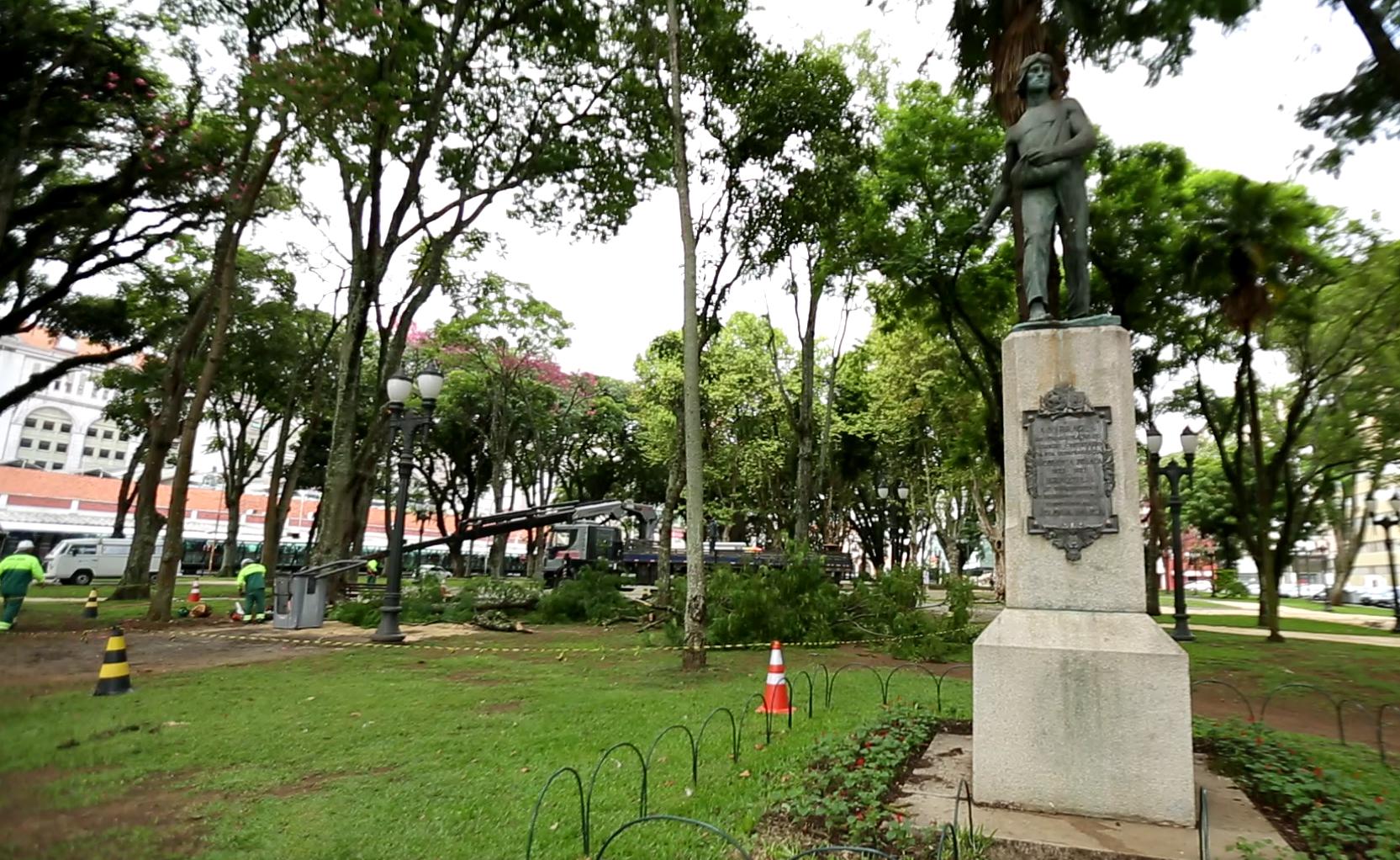  Praça Eufrásio Correia recebe obras de revitalização