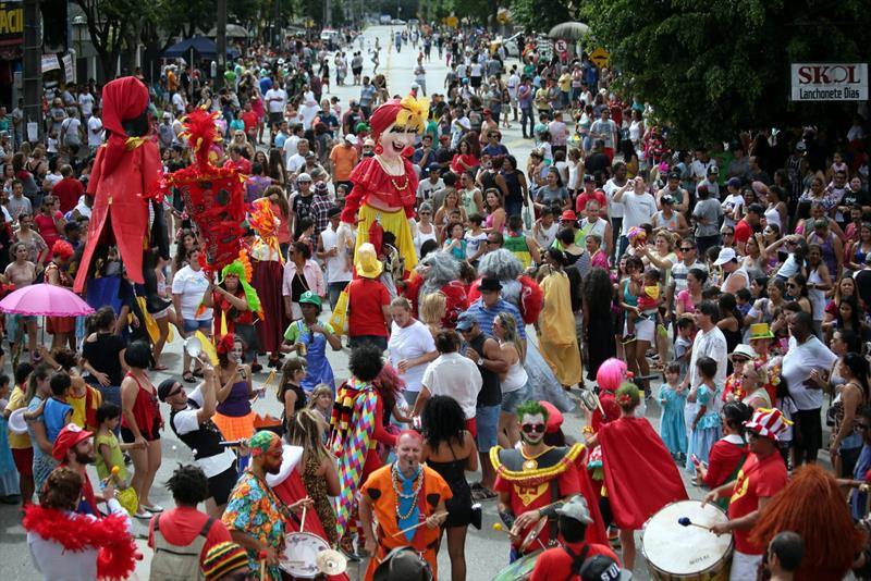  Pré-carnaval agita centro histórico de Curitiba de sexta a domingo