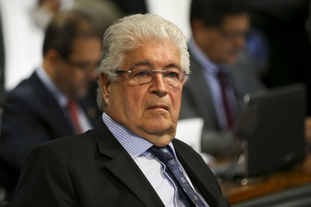 Aposentadoria vitalícia do ex-governador Requião será debatida em plenário