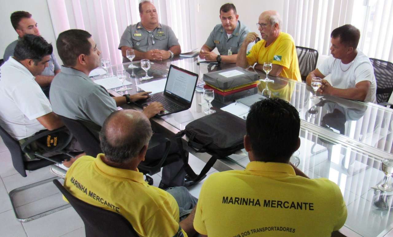  Regras sobre táxi-náutico são debatidas em reunião na Capitania dos Portos do Paraná