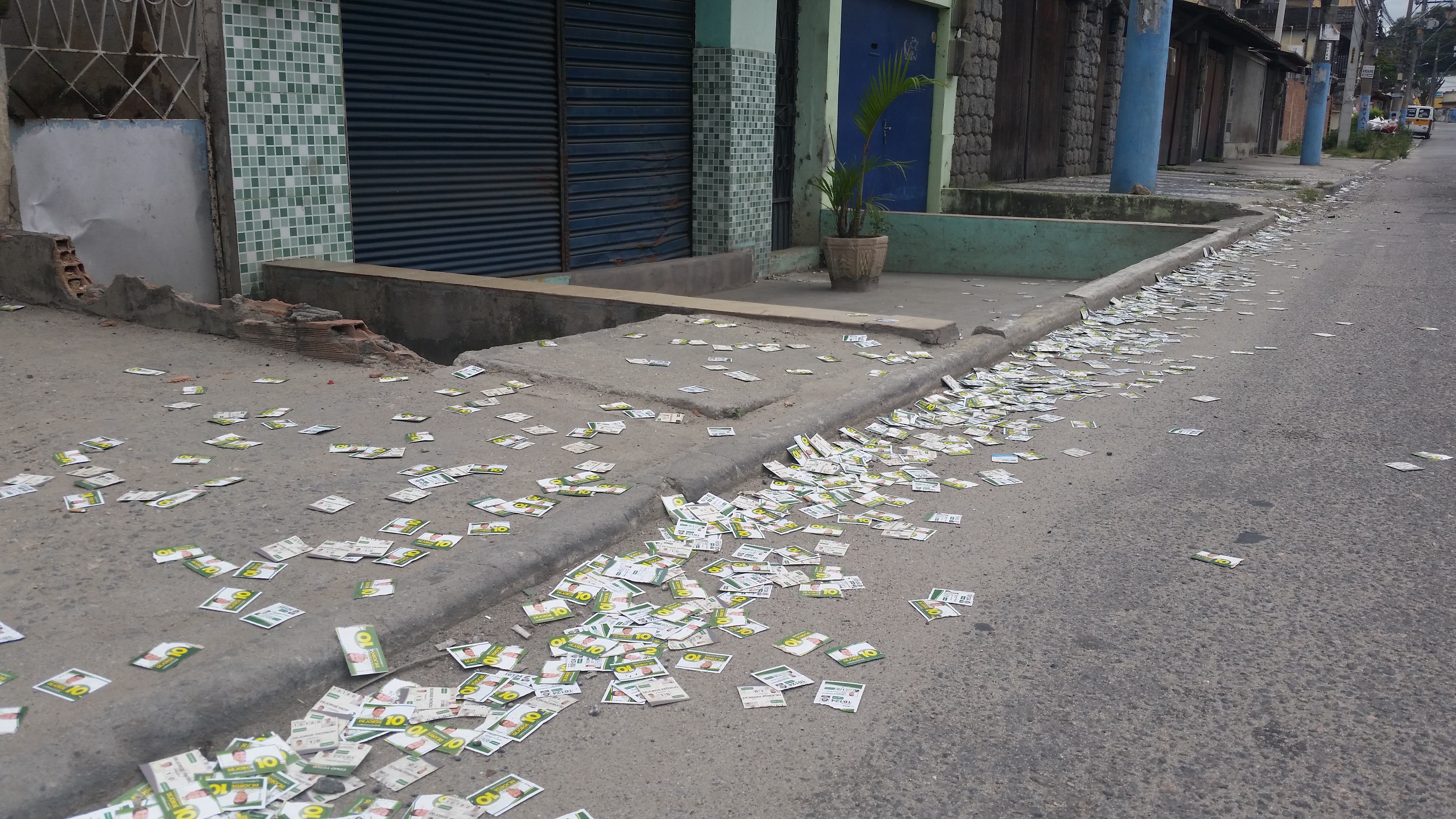  Justiça Eleitoral vai fiscalizar despejo de “santinhos” nas ruas de Paranaguá