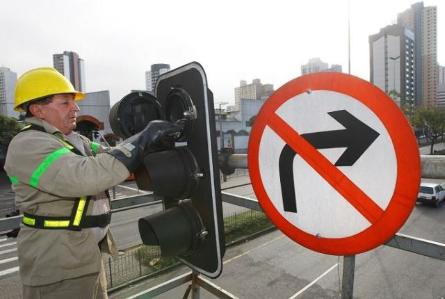  Só neste ano mais de três mil chamados foram feitos para arrumar semáforos de Curitiba
