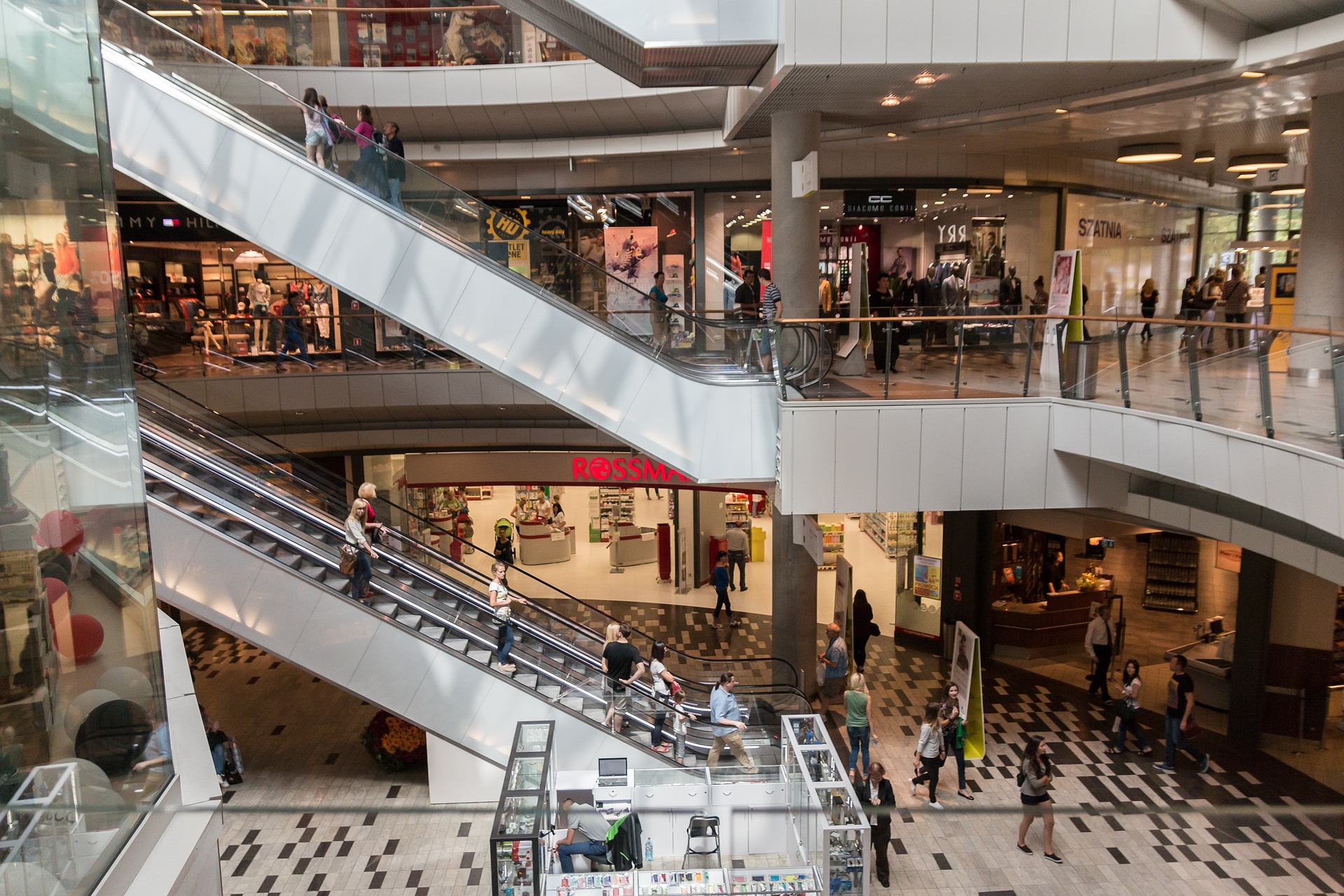  MP recomenda que shoppings de Curitiba não façam restrição na entrada de adolescentes