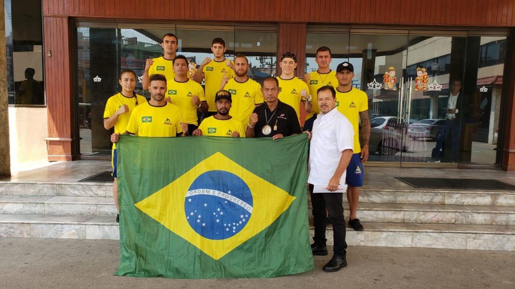  Atletas do litoral do Paraná defendem título pela Seleção Brasileira de Muay Thai na Tailândia