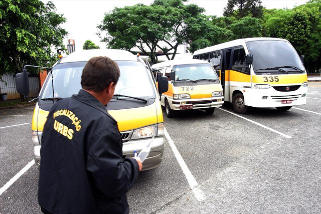  82% das vans e micro-ônibus que fazem o transporte escolar no Paraná estão irregulares