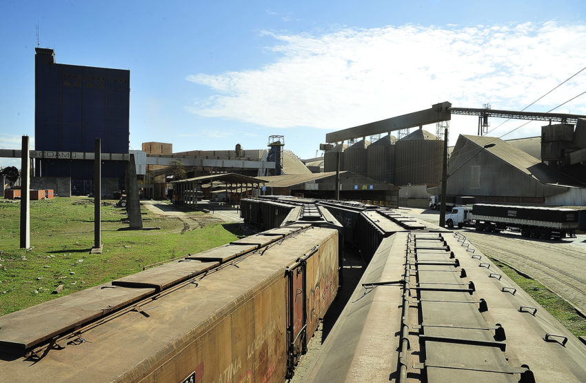  Movimento de cargas por trens no Porto de Paranaguá aumenta 21%