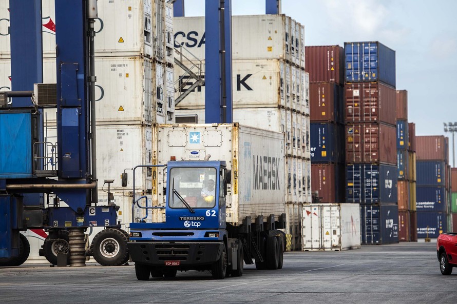  Exportações paranaenses crescem 35% em agosto, em comparação com 2021