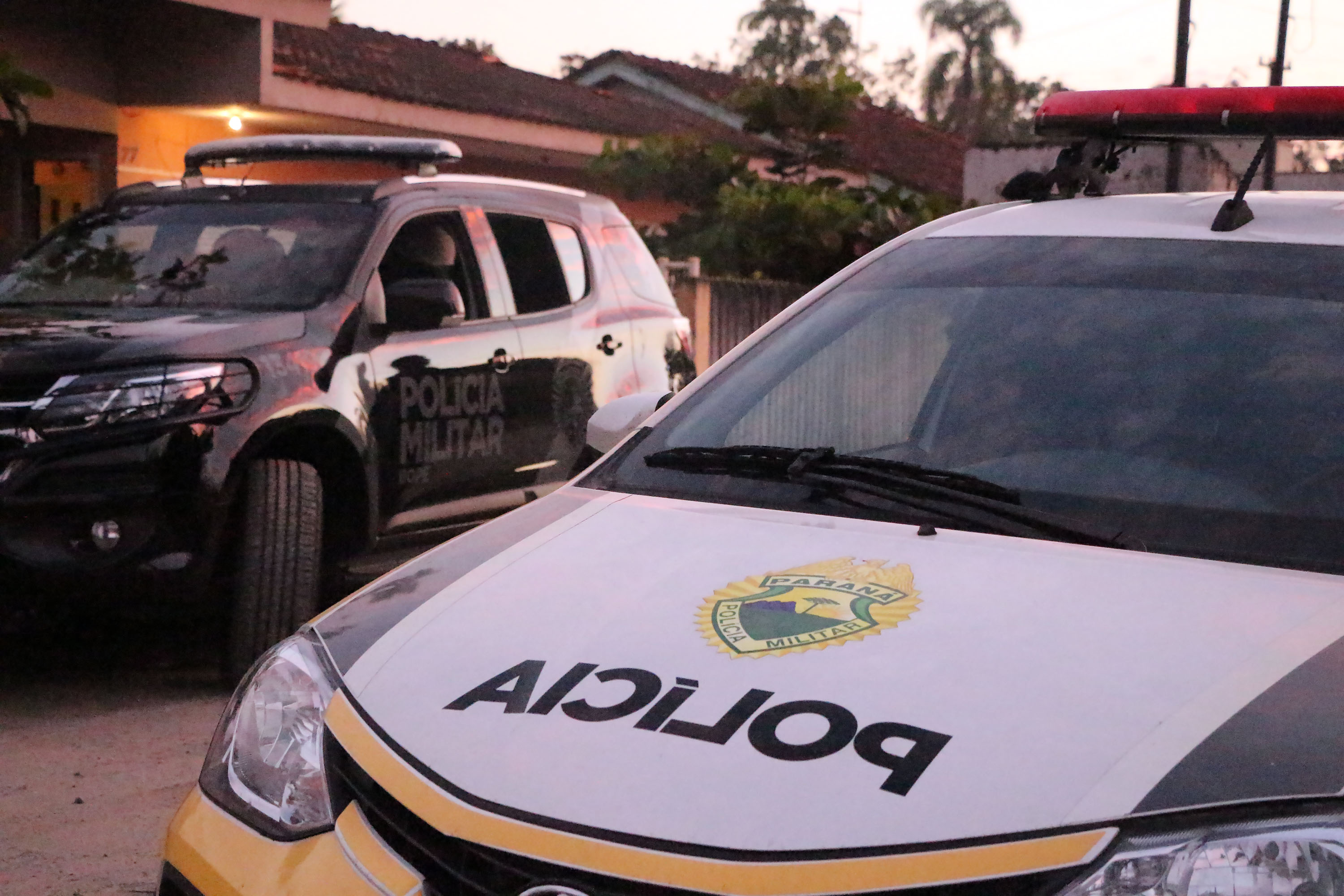  Polícia apreende drogas e armamentos em operação no litoral, Curitiba e RMC