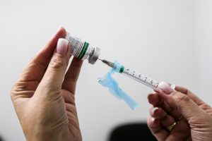Estoque da vacina da gripe está esgotado em algumas unidades de saúde de Curitiba