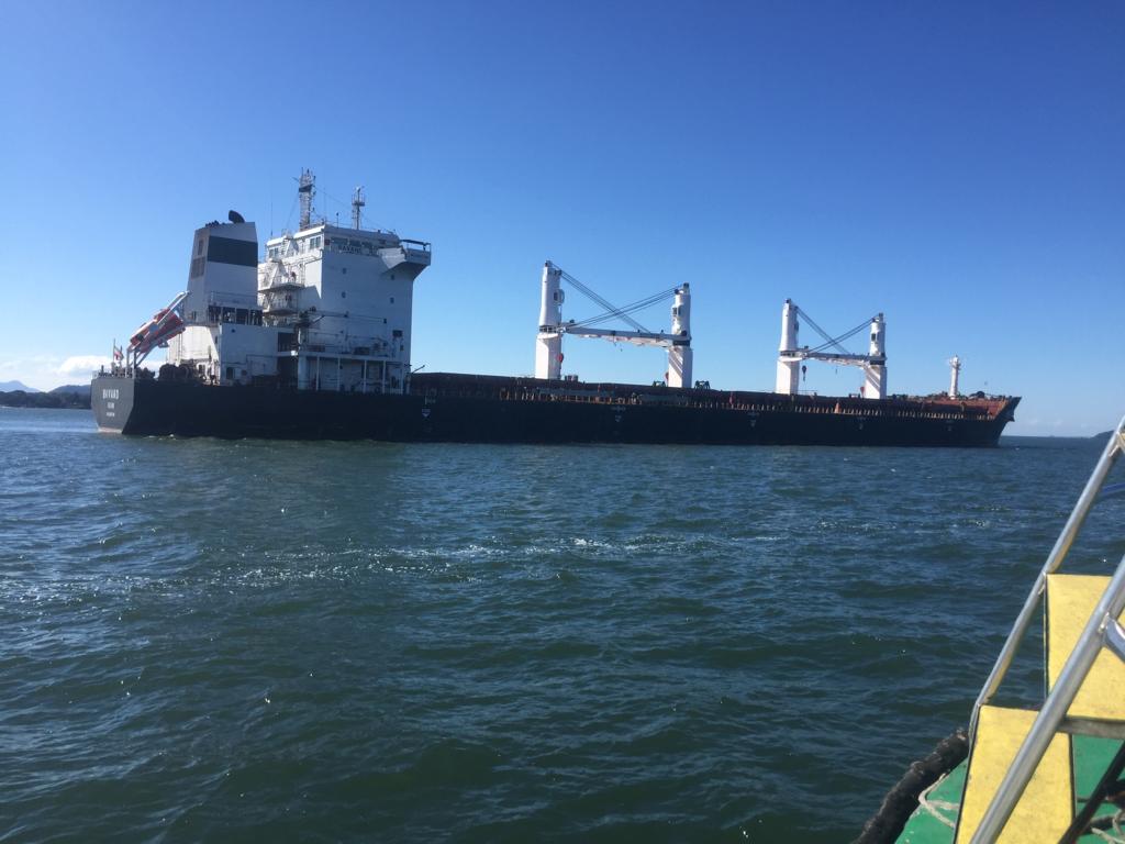  Projeto pede cerco para evitar derramamento de óleo em navios