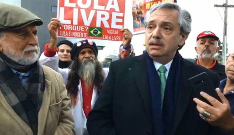  Candidato à presidência da Argentina visita Lula na prisão