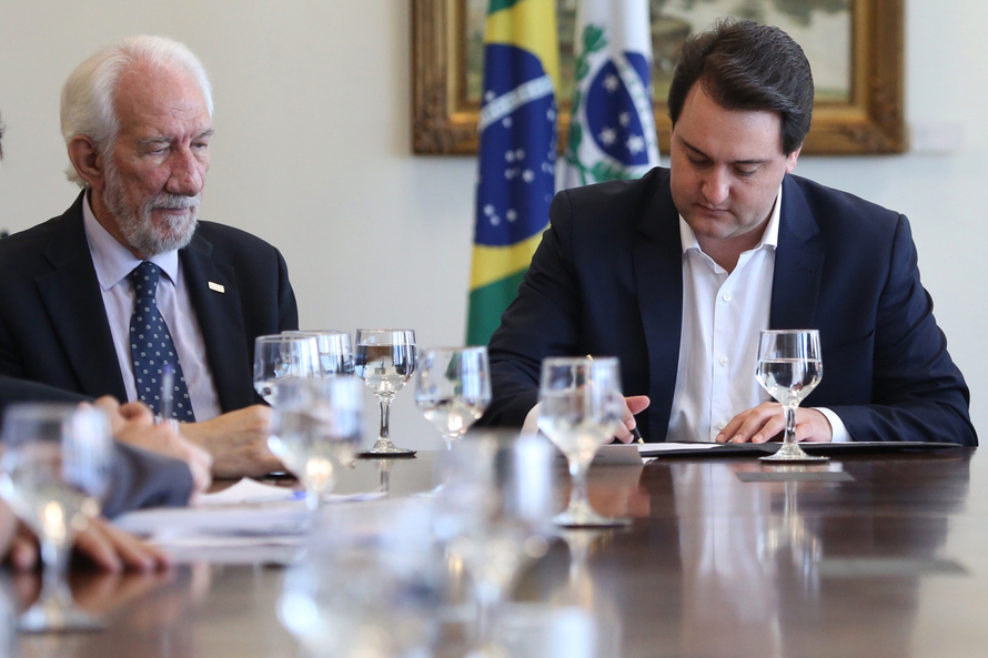  Lei que congela salários de governador e secretários do Paraná é sancionada