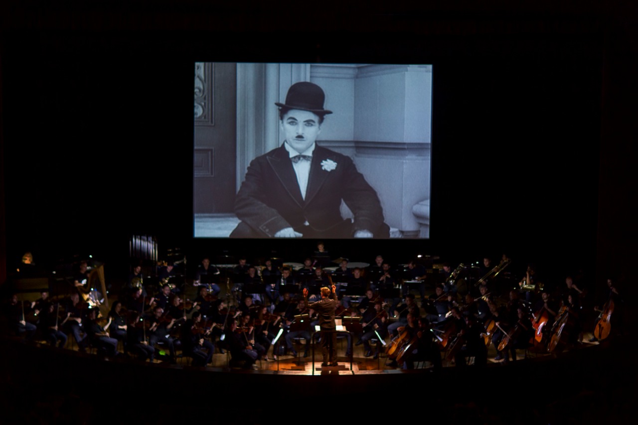  Orquestra Sinfônica do Paraná faz filme-concerto em homenagem a Charles Chaplin