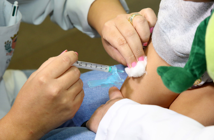  Vacinação contra febre amarela no Paraná tem público-alvo ampliado