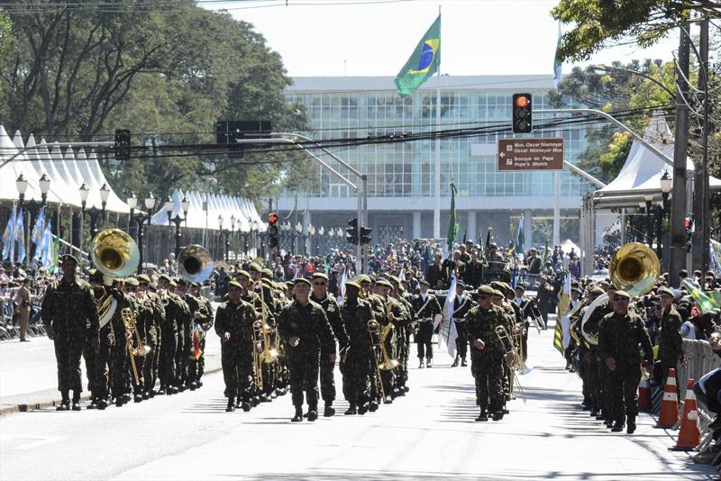  Desfile da Independência provoca bloqueios no trânsito de Curitiba