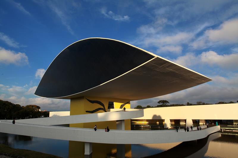  Museu Oscar Niemeyer tem entrada gratuita e horário estendido nesta quarta