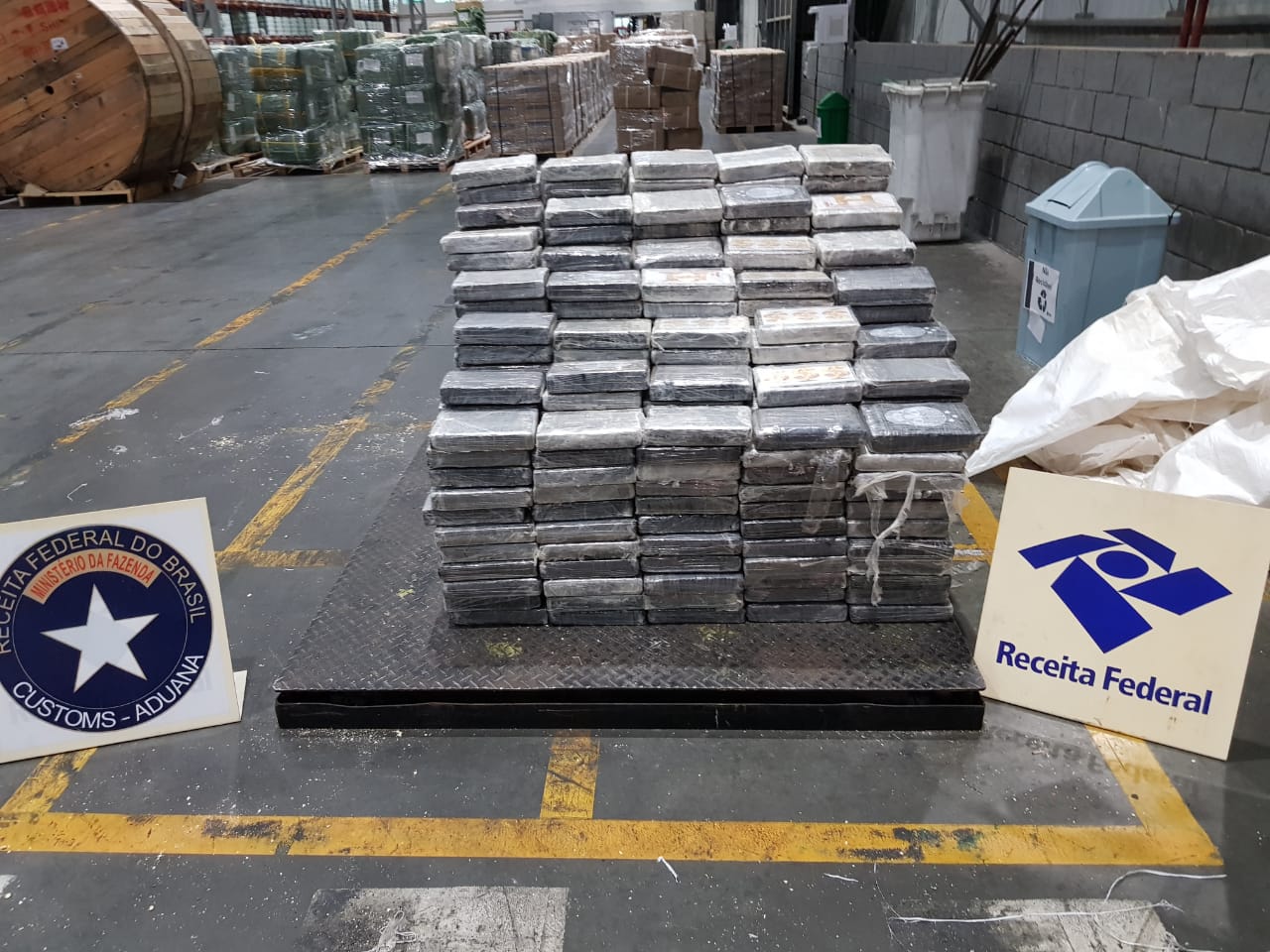  Receita Federal apreende 608 quilos de cocaína escondida em carga de feijão