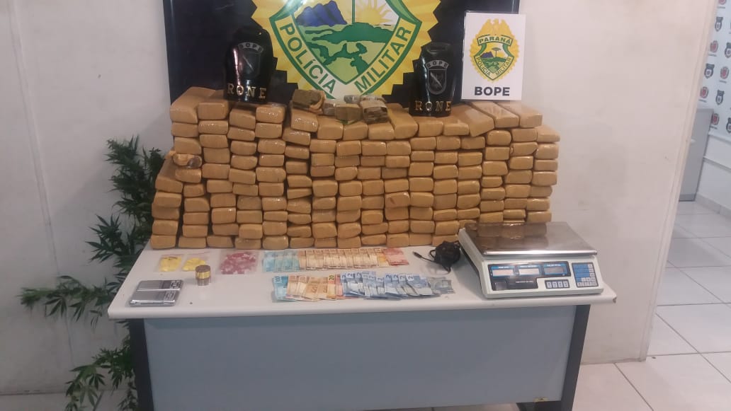  Polícia prende homem e apreende mais de 100 kg de maconha e 200 comprimidos de ecstasy, em Curitiba e Colombo