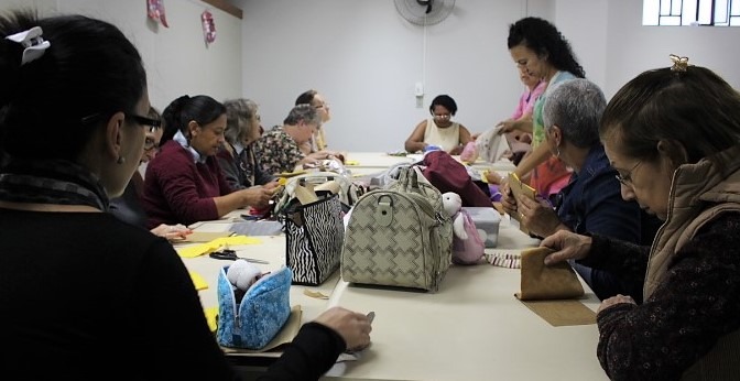 Projeto oferta cursos de corte e costura para mulheres em situação de vulnerabilidade social
