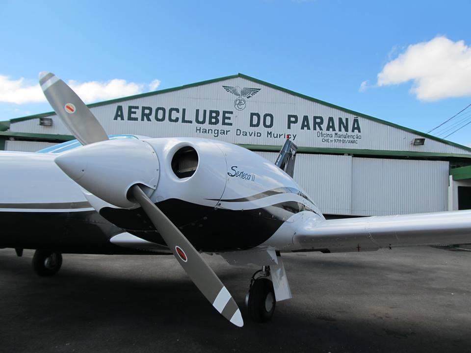 Jovens carentes podem fazer curso de comissário de voo e