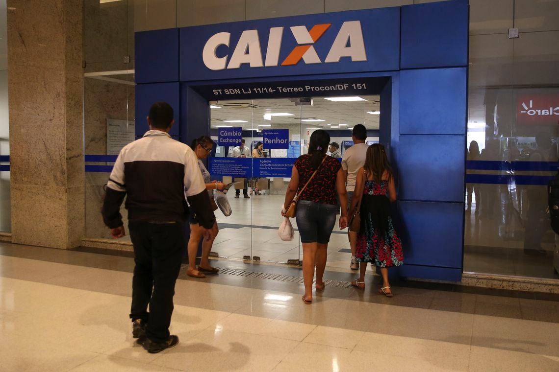  Agências da Caixa abrem mais cedo nesta sexta-feira em Curitiba