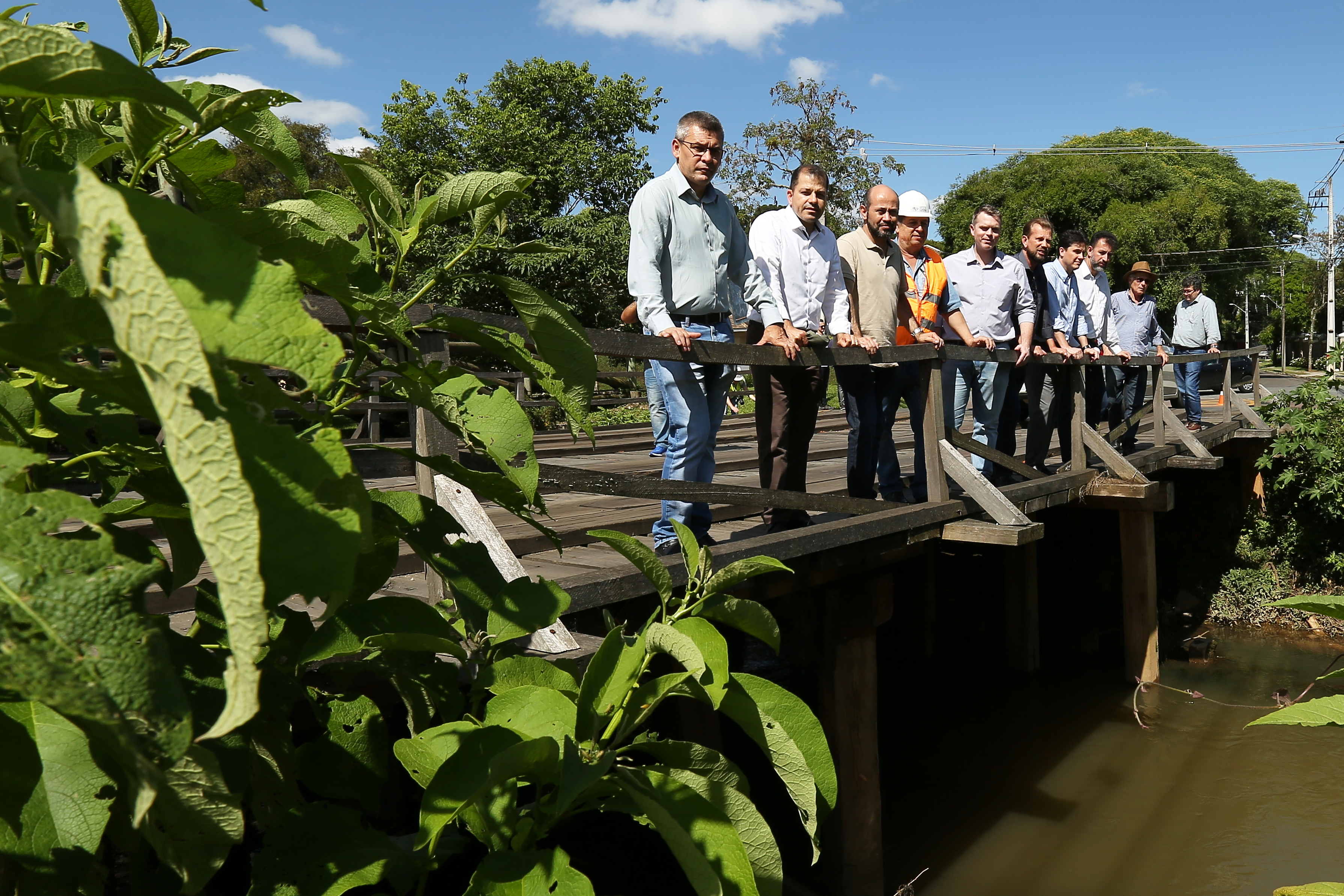  Comissão de Pontes e Viadutos da Câmara encontra problemas estruturais e funcionais na Ponte de madeira do Tingui
