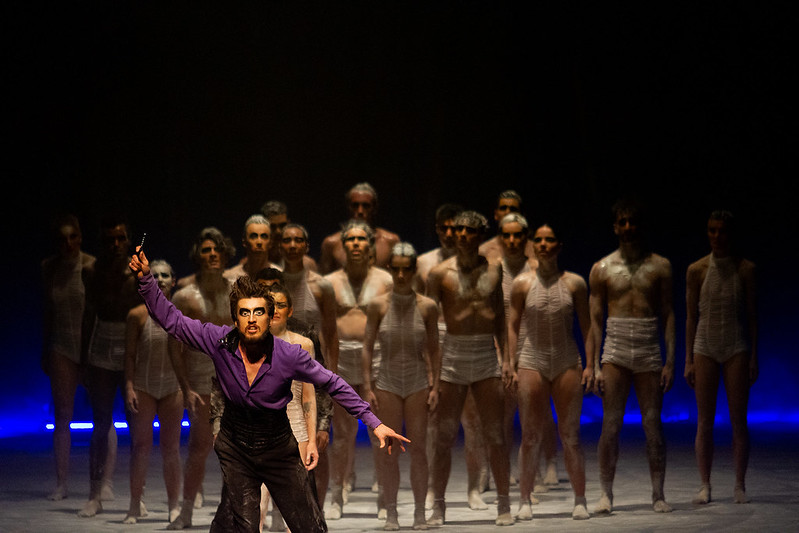 Em dois formatos, história do Balé Teatro Guaíra é publicada em