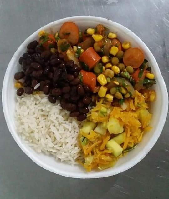  Projeto arrecada alimentos para oferecer refeições a pessoas em situação de rua