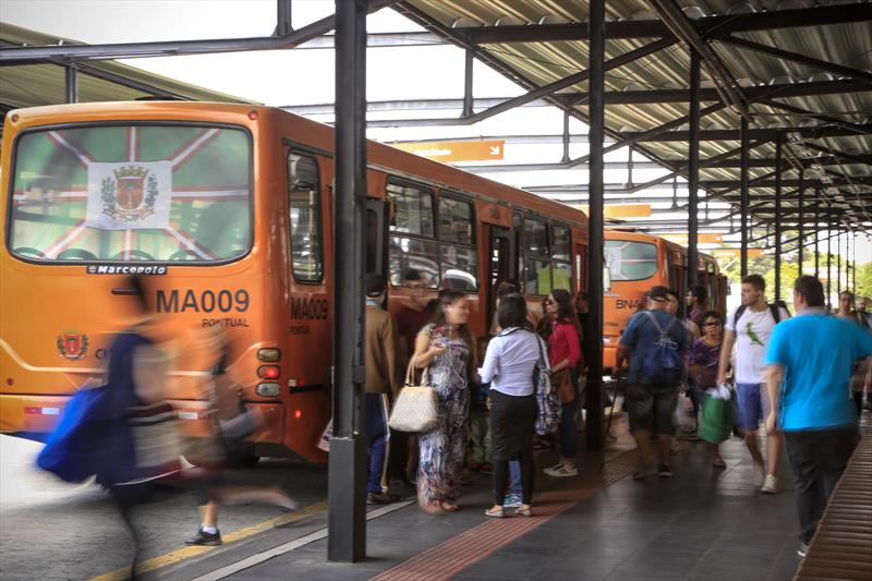  Curitiba: nova linha de ônibus entra em operação; confira