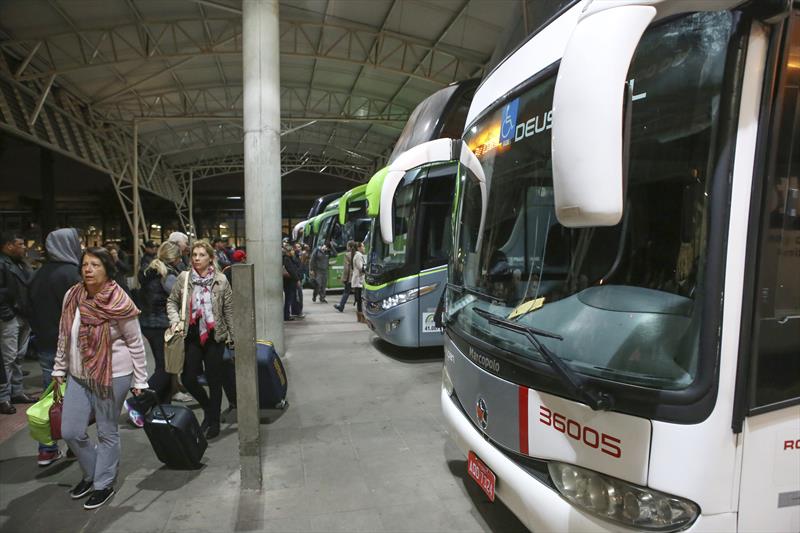  Homem morre dentro de ônibus que chegava a Curitiba