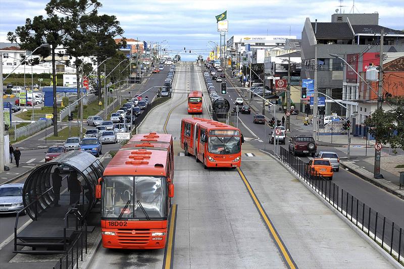  21 colaboradores de ônibus de Curitiba morreram em decorrência da covid-19, segundo Setransp