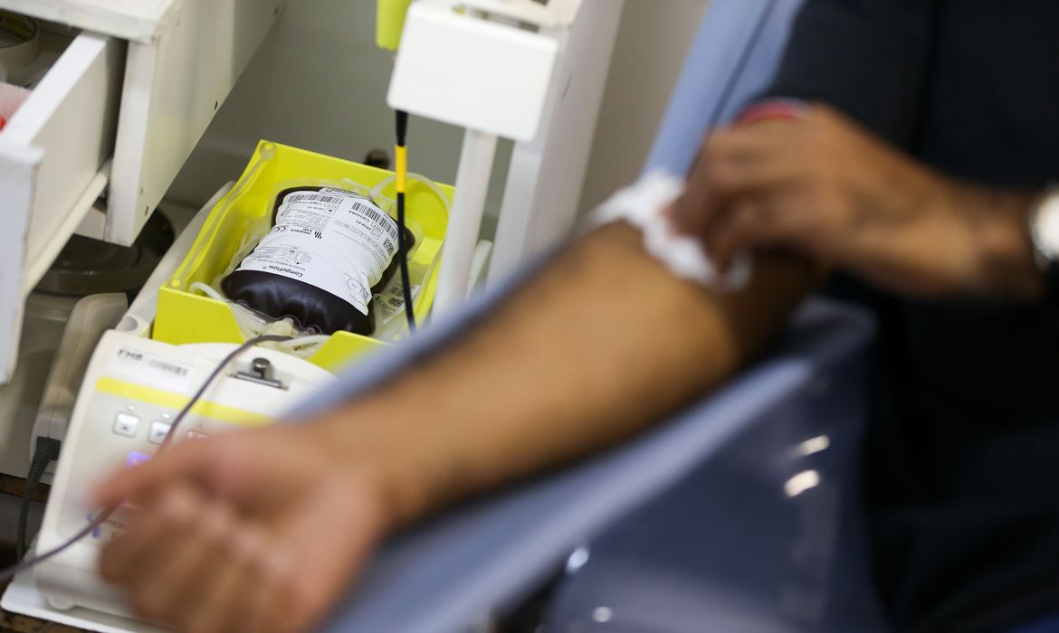 Número de doadores de sangue cai no Paraná