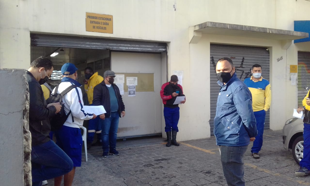  Funcionários do Centro de Distribuição dos Correios, em São José dos Pinhais, entram em greve