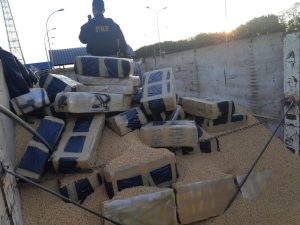Polícia apreende 3,3 toneladas de maconha em carga de soja, no noroeste do estado
