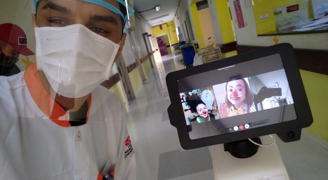 Ong Nariz Solidário faz visitas à pacientes em hospitais por meio da telepresença