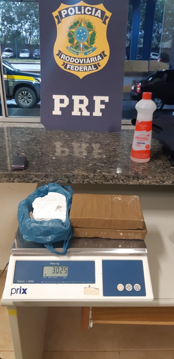  243 quilos de maconha e 3,5 quilos de cocaína foram apreendidas no Paraná, neste final de semana