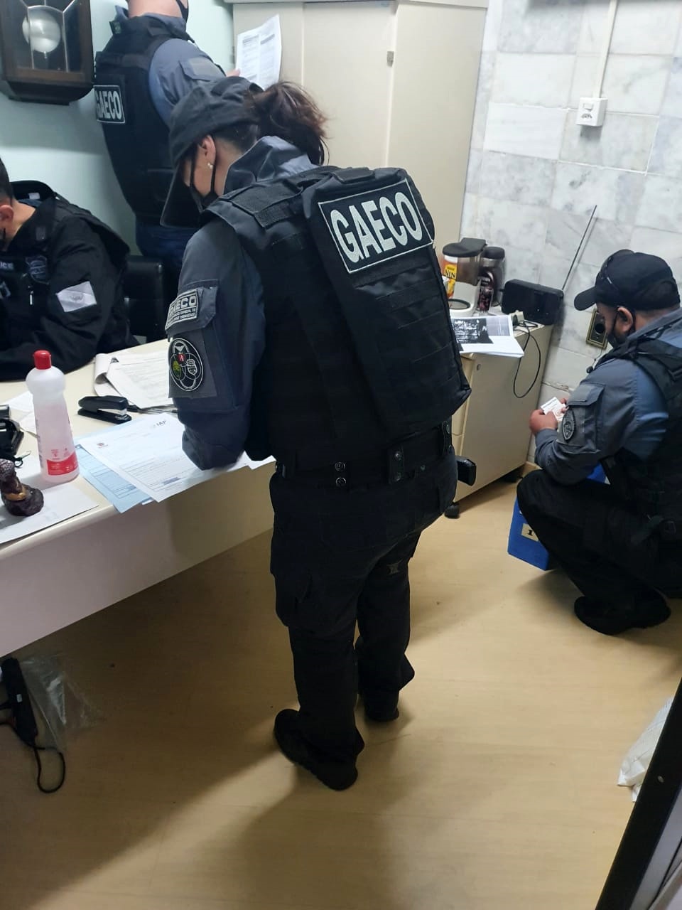  FRANCISCO BELTRÃO: Dois agentes penitenciários e dois detentos do regime semiaberto são presos em operação do Gaeco
