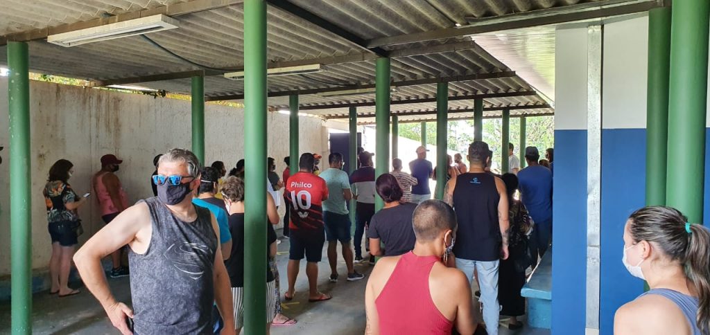 Colégios eleitorais passaram por adaptações para votação em pandemia