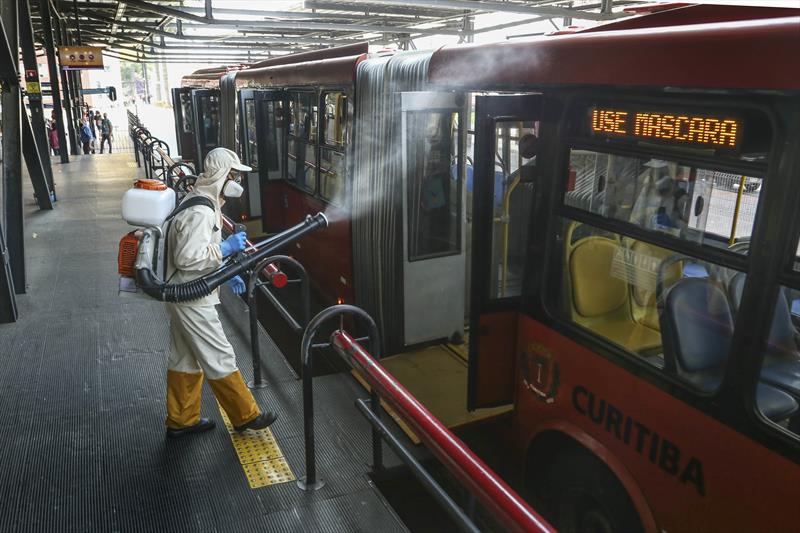  Terminais de ônibus em Curitiba são sanitizados